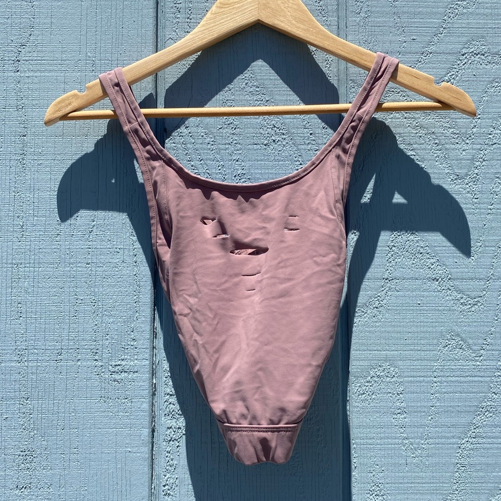 Alo set with cutouts